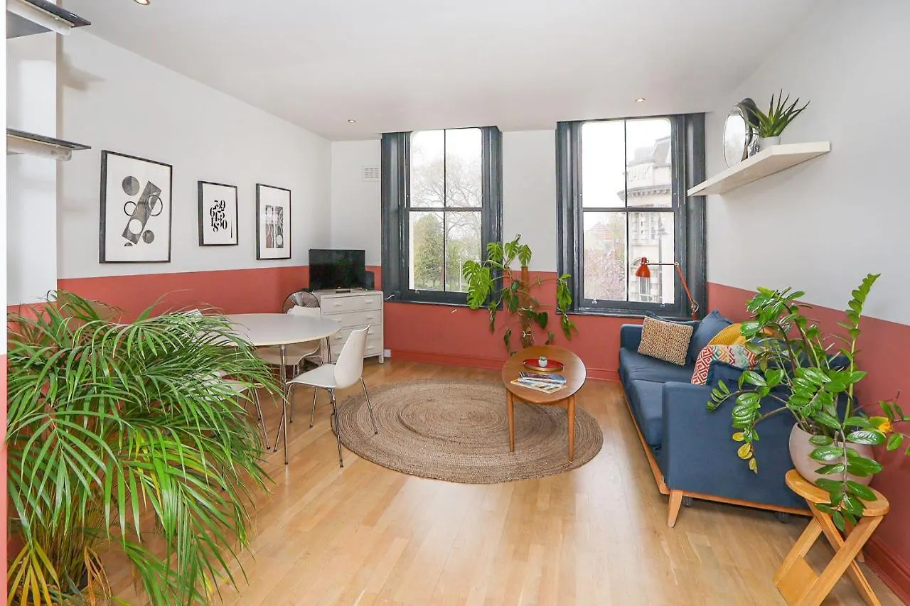 Just-Renovated Flat In The Centre Of Shoreditch! contacts